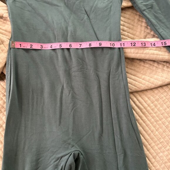 (ONLY WORN ONCE) Off-Shoulder Jumpsuit in Teal (SIZE 8 BUT FIT SIZE 4) - Picture 3 of 4